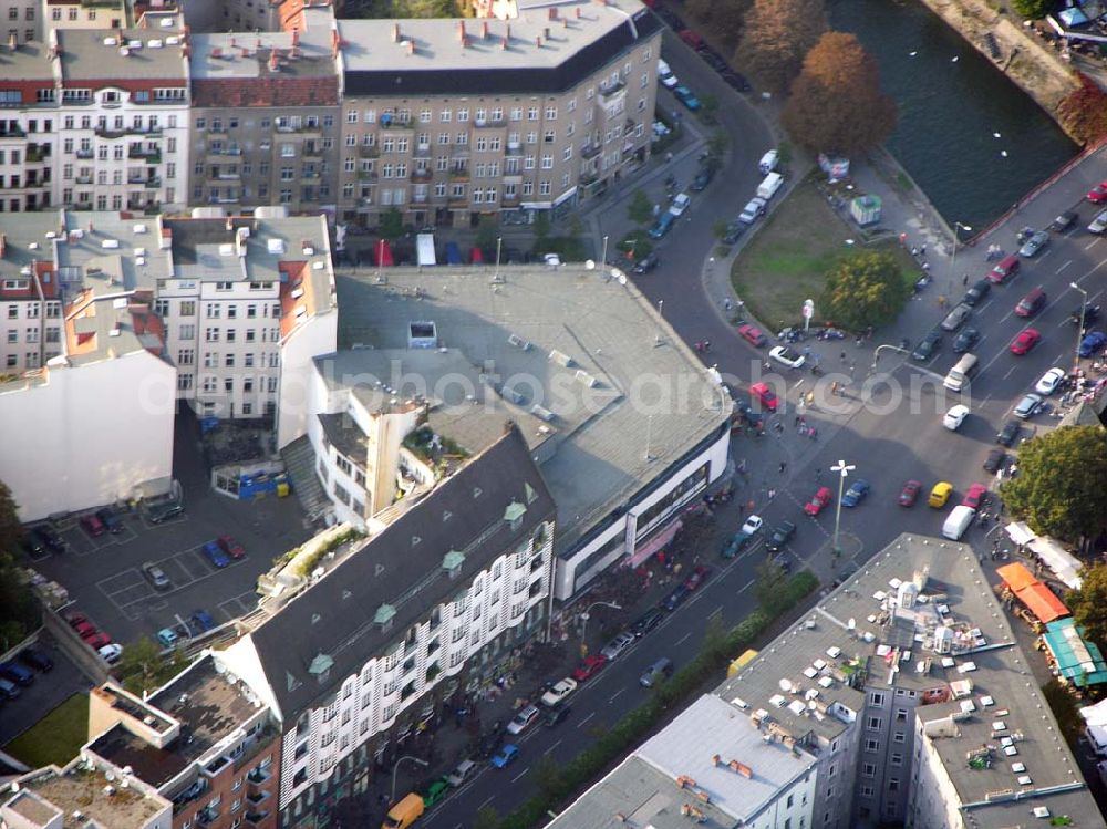 Aerial photograph Berlin-Kreuzberg - 05.10.2004 Kaufhaus Benitz in der Graefestr.1 in 10967 Berlin- Kreuzberg.