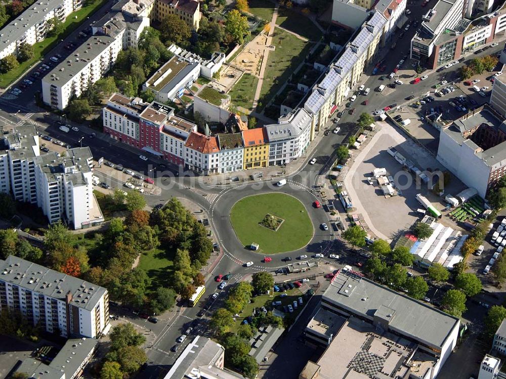 Berlin from the bird's eye view: 05.10.2004 Kaufhaus Benitz in der Graefestr.1 in 10967 Berlin- Kreuzberg.