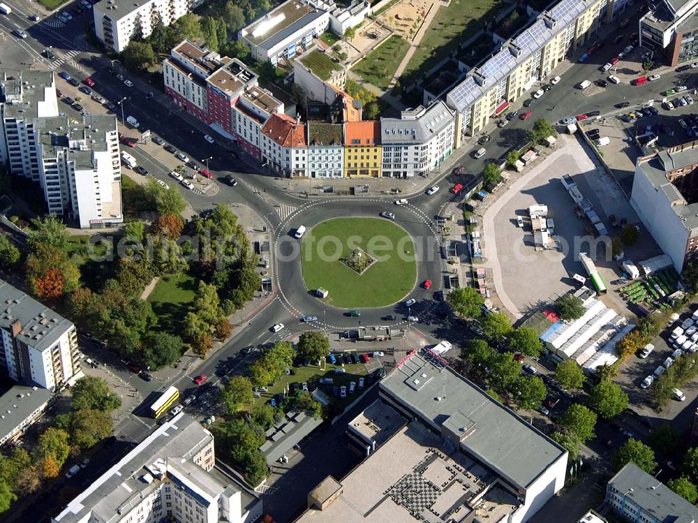 Aerial image Berlin - 05.10.2004 Kaufhaus Benitz in der Graefestr.1 in 10967 Berlin- Kreuzberg.