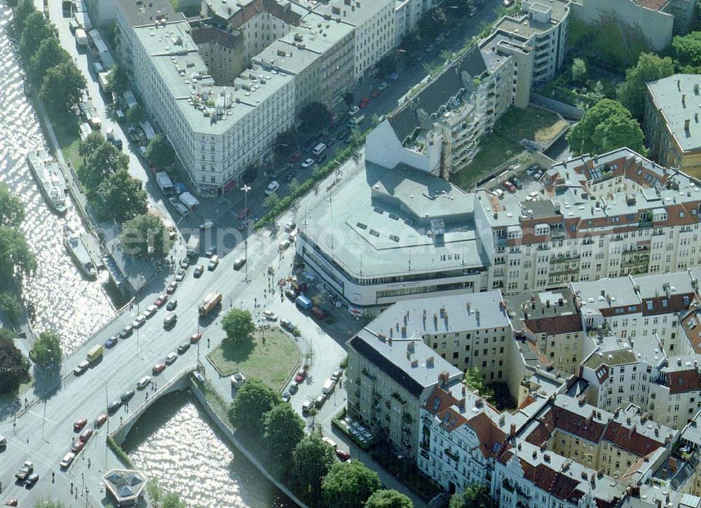 Aerial photograph Berlin - Kreuzberg - Kaufhaus FOX am Cottbusser Damm 1 in Berlin - Kreuzberg.