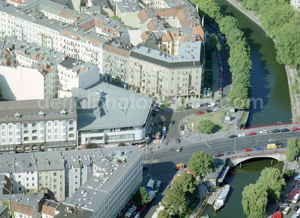 Aerial photograph Berlin - Kreuzberg - Kaufhaus FOX am Cottbusser Damm 1 in Berlin - Kreuzberg.