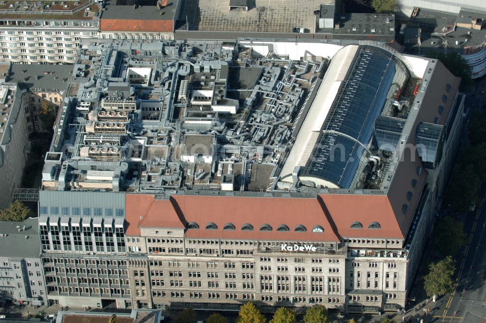 Aerial photograph Berlin - Blick auf das KaDeWE , das Kaufhaus des Westens am Wittenbergplatz in Berlin - Charlottenburg. Das Ka De We ist ein deutsches Luxuswarenhaus, das von Adolf Jandorf gegründet und am 27. März 1907 eröffnet wurde. Es ist heute mit 60.000 m² Verkaufsfläche das größte Warenhaus Kontinentaleuropas. Es befindet sich in der Tauentzienstraße in Berlin-Schöneberg am Wittenbergplatz und ist das bekannteste Warenhaus Deutschlands. Das KaDeWe gehört bisher zum Arcandor-Konzern, der am Rande der Insolvenz steht.