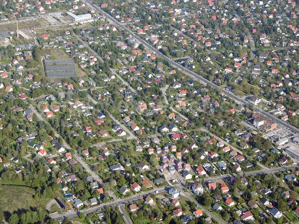 Aerial image Berlin-Kaulsdorf - 13.10.2004 Berlin-Kaulsdorf, Wohnsiedlung-Neubau der PREMIER-Deutschland GmbH, an der Heerstraße 19 Kaulsdorfer Garten in Berlin Kaulsdorf,