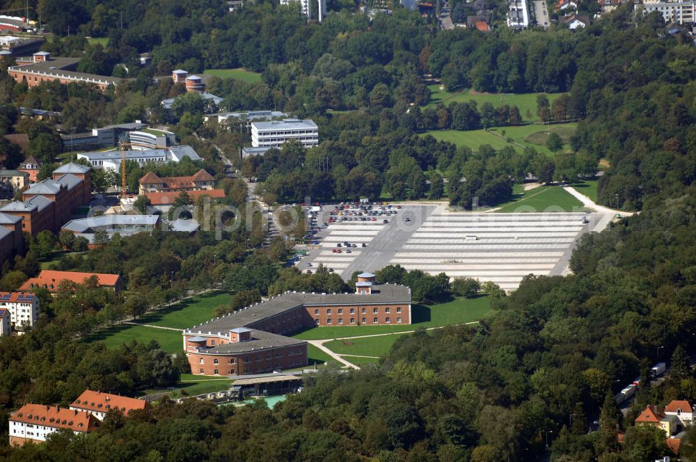 Ingolstadt from above - Blick auf Kavalier Elbtracht, Staatliches Bauamt, Schule für Körperbehinderte und Volksfestplatz. Adresse: Elbrachtstraße 20, 85055 Ingolstadt