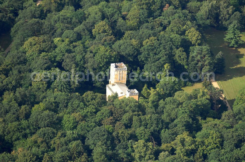 Aerial photograph Berlin - Blick auf das Kavaliershaus auf der Pfaueninsel in der Havel bei Berlin. Die unter Naturschutz stehenden Insel ist ein Landschaftspark und wurde von der UNESCO als Weltkulturerbe ausgezeichnet. Sie gehört zur Stiftung Preußische Schlösser und Gärten Berlin-Brandenburg,