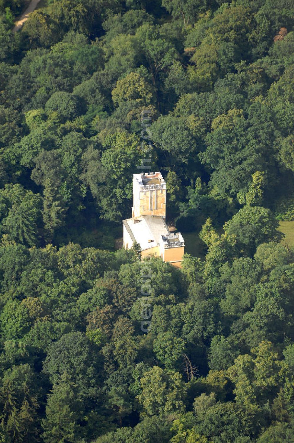 Berlin from the bird's eye view: Blick auf das Kavaliershaus auf der Pfaueninsel in der Havel bei Berlin. Die unter Naturschutz stehenden Insel ist ein Landschaftspark und wurde von der UNESCO als Weltkulturerbe ausgezeichnet. Sie gehört zur Stiftung Preußische Schlösser und Gärten Berlin-Brandenburg,