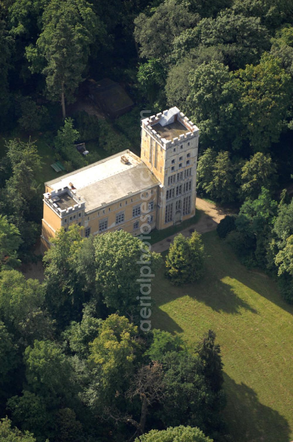 Berlin from above - Blick auf das Kavaliershaus auf der Pfaueninsel in der Havel bei Berlin. Die unter Naturschutz stehenden Insel ist ein Landschaftspark und wurde von der UNESCO als Weltkulturerbe ausgezeichnet. Sie gehört zur Stiftung Preußische Schlösser und Gärten Berlin-Brandenburg,