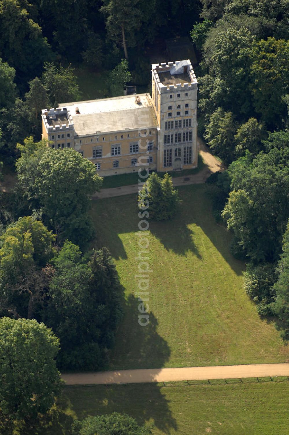 Berlin from the bird's eye view: Blick auf das Kavaliershaus auf der Pfaueninsel in der Havel bei Berlin. Die unter Naturschutz stehenden Insel ist ein Landschaftspark und wurde von der UNESCO als Weltkulturerbe ausgezeichnet. Sie gehört zur Stiftung Preußische Schlösser und Gärten Berlin-Brandenburg,