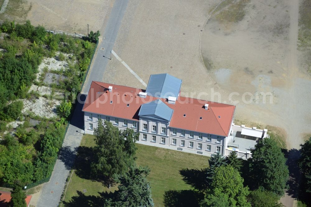 Aerial image Neustrelitz - Kavaliershaus in the Eastern part of the castle park in Neustrelitz in the state of Mecklenburg - Western Pomerania. The historic building is located on the edge of the park