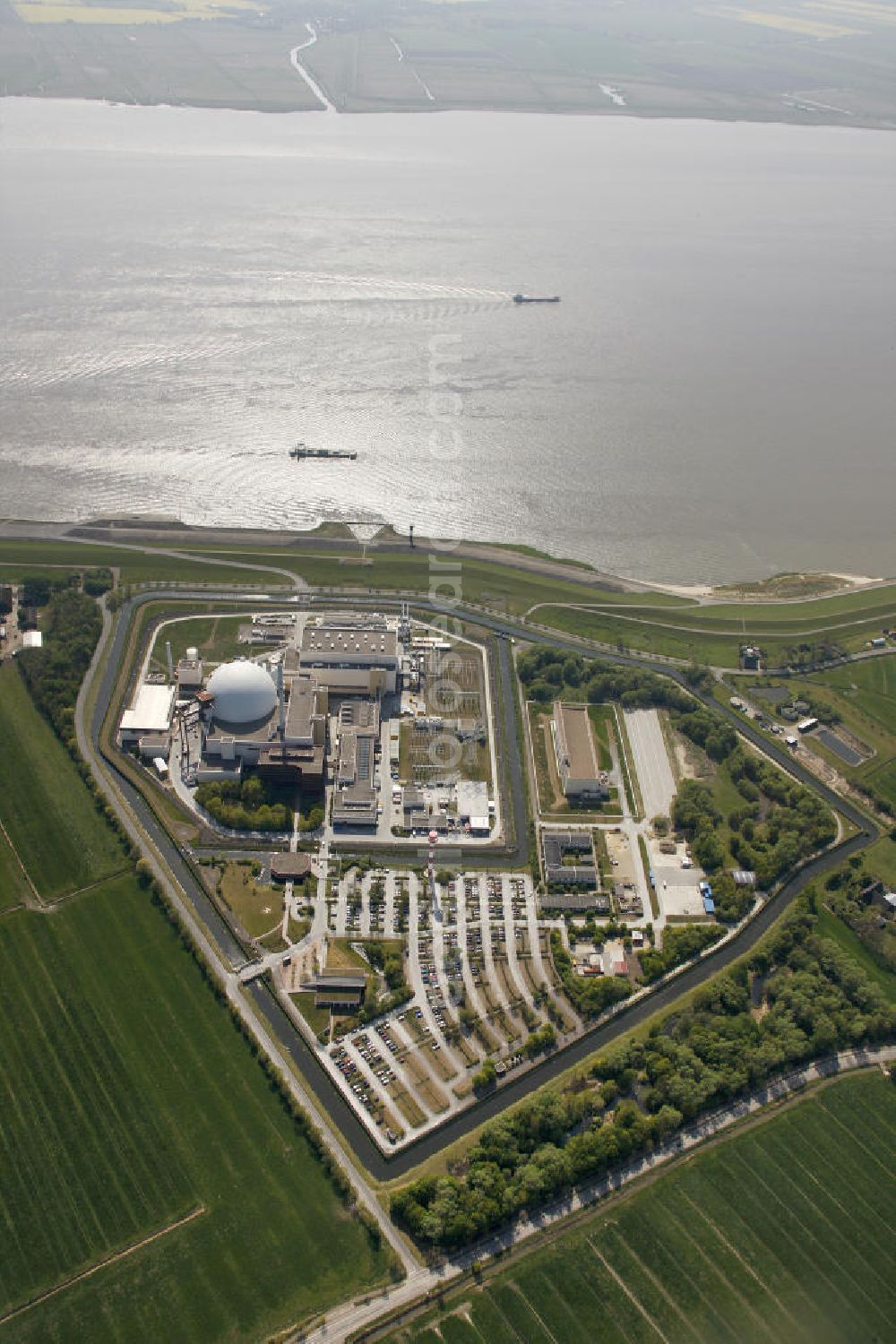 Aerial image Brokdorf - Blick auf das Kernkraftwerk in Brokdorf (KBR). Nuclear power station Brokdorf.