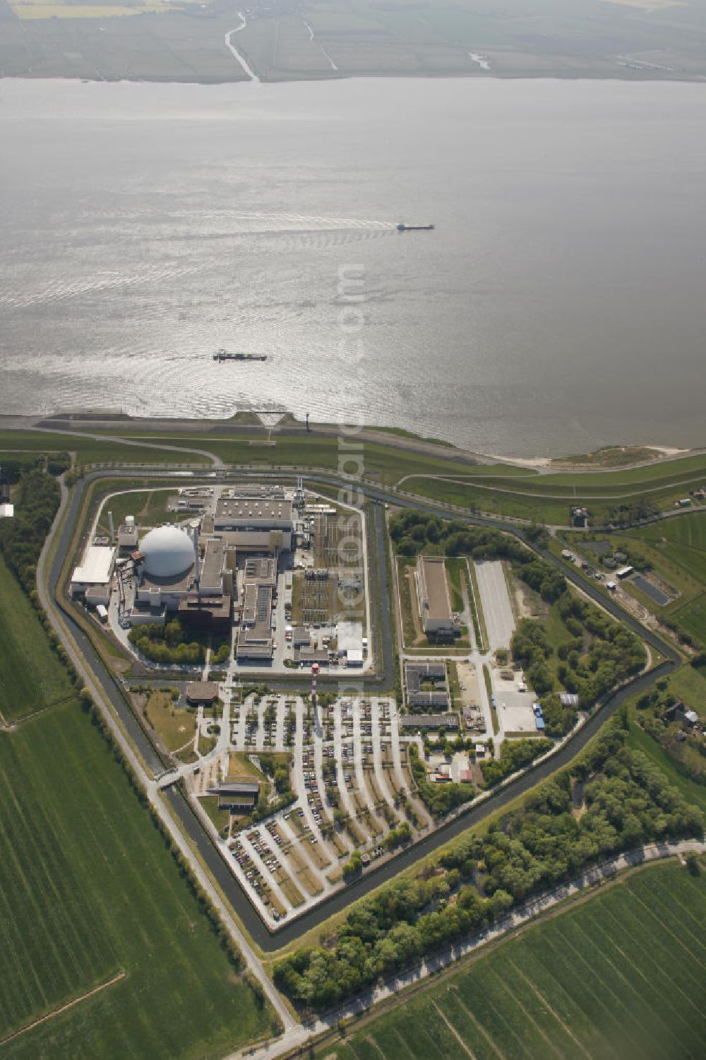 Aerial photograph Brokdorf - Blick auf das Kernkraftwerk in Brokdorf (KBR). Nuclear power station Brokdorf.