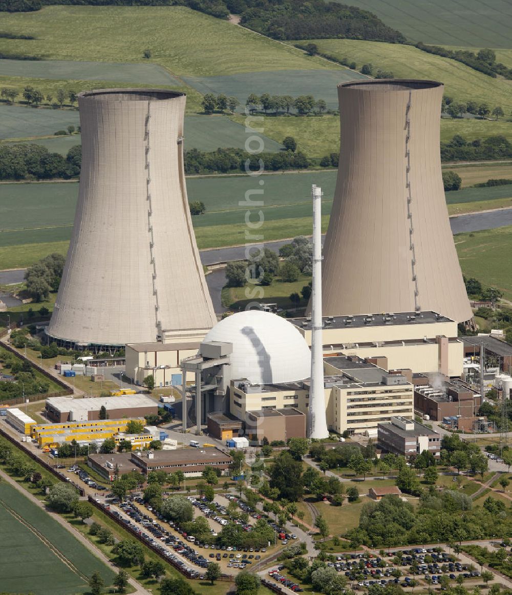 Aerial image Grohnde - Kernkraftwerk KKW / Atomkraftwerk AKW Grohnde KWG an der Weser in Niedersachsen. Nuclear power station NPS / atomic plant Grohnde at the Weser river in Lower Saxony.