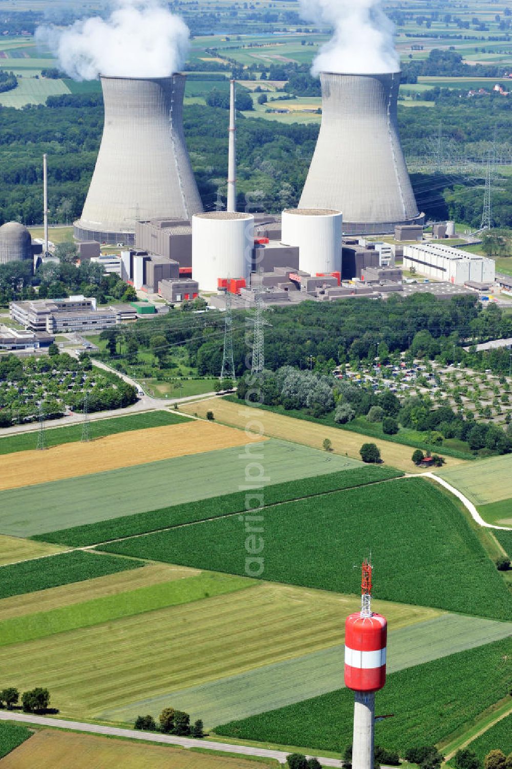 Gundremmingen from the bird's eye view: Kernkraftwerk KKW / Atomkraftwerk AKW Gundremmingen KGG bzw. KRB an der Donau in Bayern. Betreiber ist die Kernkraftwerk Gundremmingen GmbH (KGG). Nuclear power station NPS / atomic plant Gundremmingen at the Donau river in Bavaria.