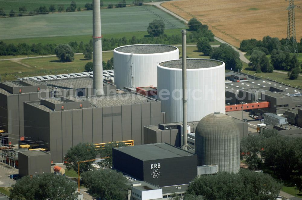 Aerial photograph Gundremmingen - Das Kernkraftwerk Gundremmingen ist mit einer Leistung von 2 × 1344 MW das leistungsstärkste deutsche Kernkraftwerk. Es steht in Gundremmingen im Landkreis Günzburg in Bayern. Betreiber ist die Kernkraftwerk Gundremmingen GmbH (KGG), die zu 75 % der in Essen ansässigen RWE Power AG und zu 25 % der in Hannover ansässigen E.ON Kernkraft GmbH gehört.Auf dem Gelände des Kernkraftwerkes entstand seit August 2004 ein Zwischenlager (ZL) für verbrauchte Brennelemente.