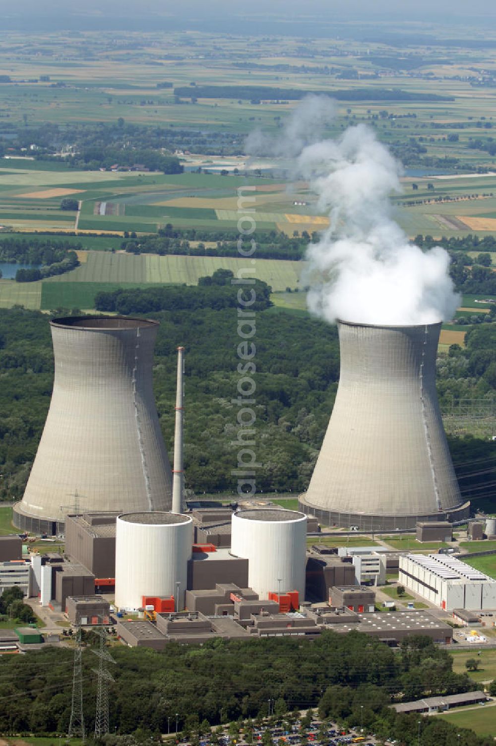 Aerial photograph Gundremmingen - Das Kernkraftwerk Gundremmingen ist mit einer Leistung von 2 × 1344 MW das leistungsstärkste deutsche Kernkraftwerk. Es steht in Gundremmingen im Landkreis Günzburg in Bayern. Betreiber ist die Kernkraftwerk Gundremmingen GmbH (KGG), die zu 75 % der in Essen ansässigen RWE Power AG und zu 25 % der in Hannover ansässigen E.ON Kernkraft GmbH gehört.Auf dem Gelände des Kernkraftwerkes entstand seit August 2004 ein Zwischenlager (ZL) für verbrauchte Brennelemente.