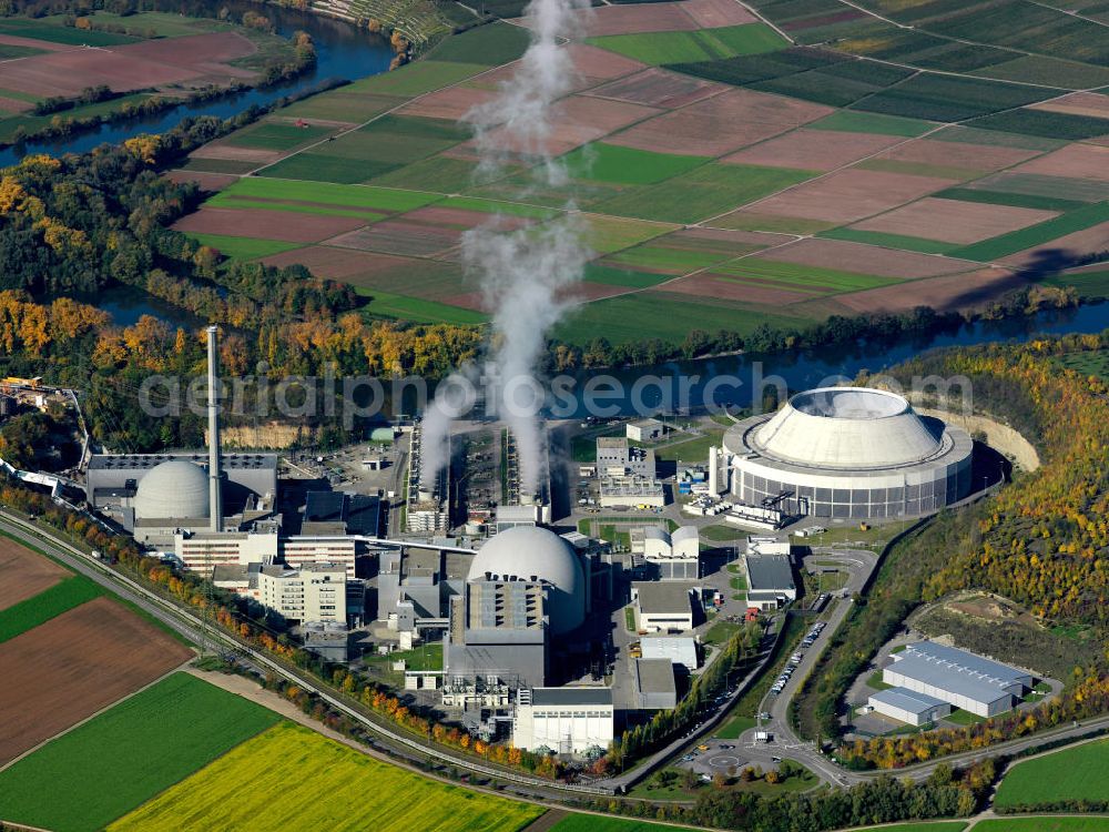 Neckarwestheim from the bird's eye view: Atomkraftwerk Neckarwestheim auf dem Gebiet der Gemeinden Neckarwestheim und Gemmrigheim am Ufer des Neckars. Betreiber des Kraftwerks ist das EnBW-Tochterunternehmen EnBW Kernkraft GmbH. The nuclear power station Neckarwestheim on the right bank of the Neckar river.