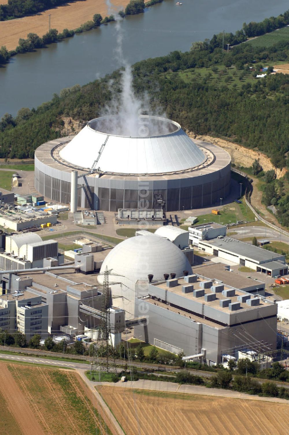 Aerial image Neckarwestheim - Das Kernkraftwerk Neckarwestheim auf dem Gebiet der Gemeinden Neckarwestheim und Gemmrigheim am rechten Ufer des Neckars zwischen Heilbronn und Ludwigsburg. Es hat einen Druckwasserreaktor und die nukleare Inbetriebnahme war am 29.12.1988. Adresse: Kernkraftwerk Neckarwestheim, Im Steinbruch, 74382 Neckarwestheim