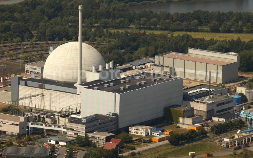 Stadland from the bird's eye view: Kernkraftwerk KKW / Atomkraftwerk AKW Unterweser KKU an der Weser in Niedersachsen. Nuclear power station NPS / atomic plant Unterweser at the Weser river in Lower Saxony.