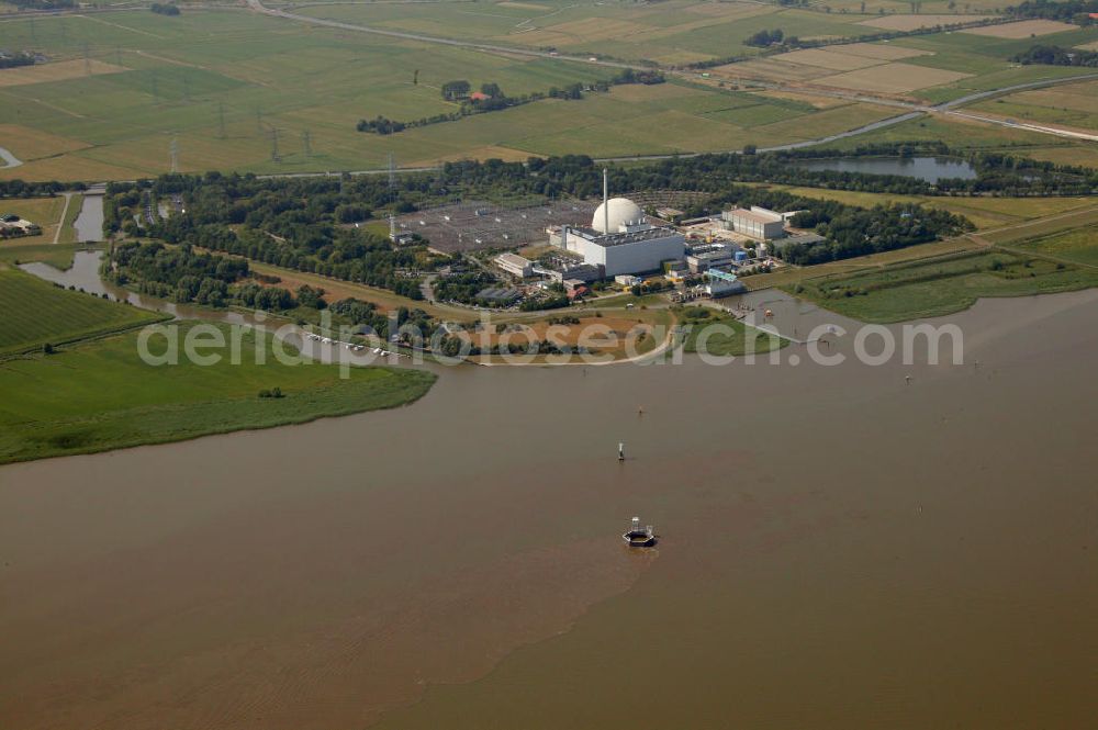 Aerial photograph Stadland - Kernkraftwerk KKW / Atomkraftwerk AKW Unterweser KKU an der Weser in Niedersachsen. Nuclear power station NPS / atomic plant Unterweser at the Weser river in Lower Saxony.