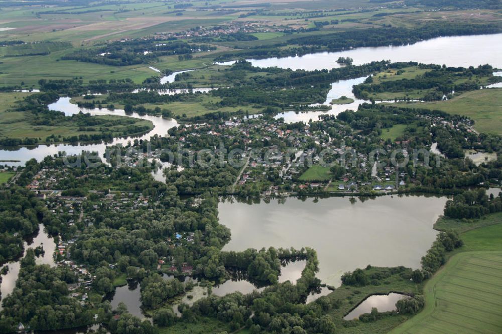 Aerial photograph Ketzin - Siedlung Brückenkopf bei Ketzin. Das Stadtgebiet rings um Ketzin ist eine geschützte Naturlandschaft mit einer ausgedehnten Seen- und Bruchlandschaft, auch Klein Venedig genannt.