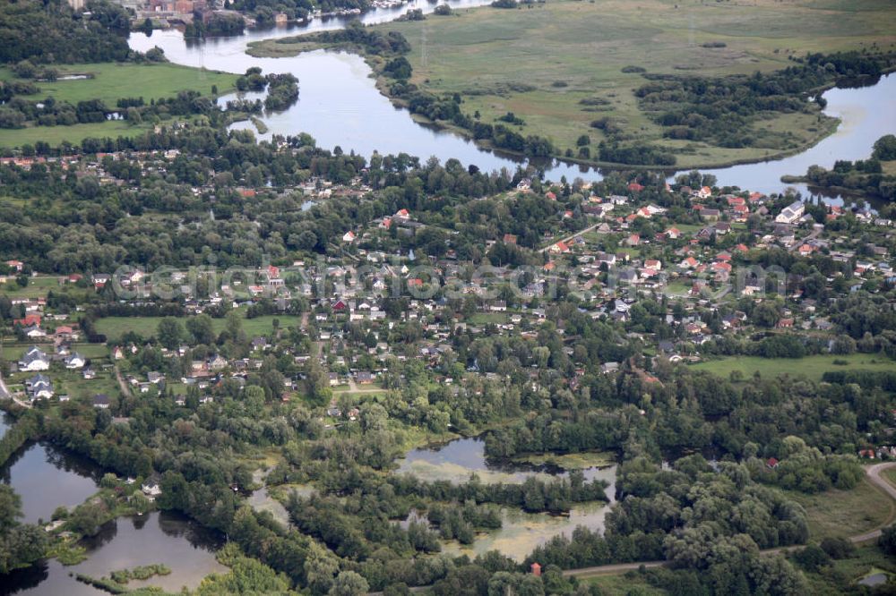 Aerial image Ketzin - Siedlung Brückenkopf bei Ketzin. Das Stadtgebiet rings um Ketzin ist eine geschützte Naturlandschaft mit einer ausgedehnten Seen- und Bruchlandschaft, auch Klein Venedig genannt.