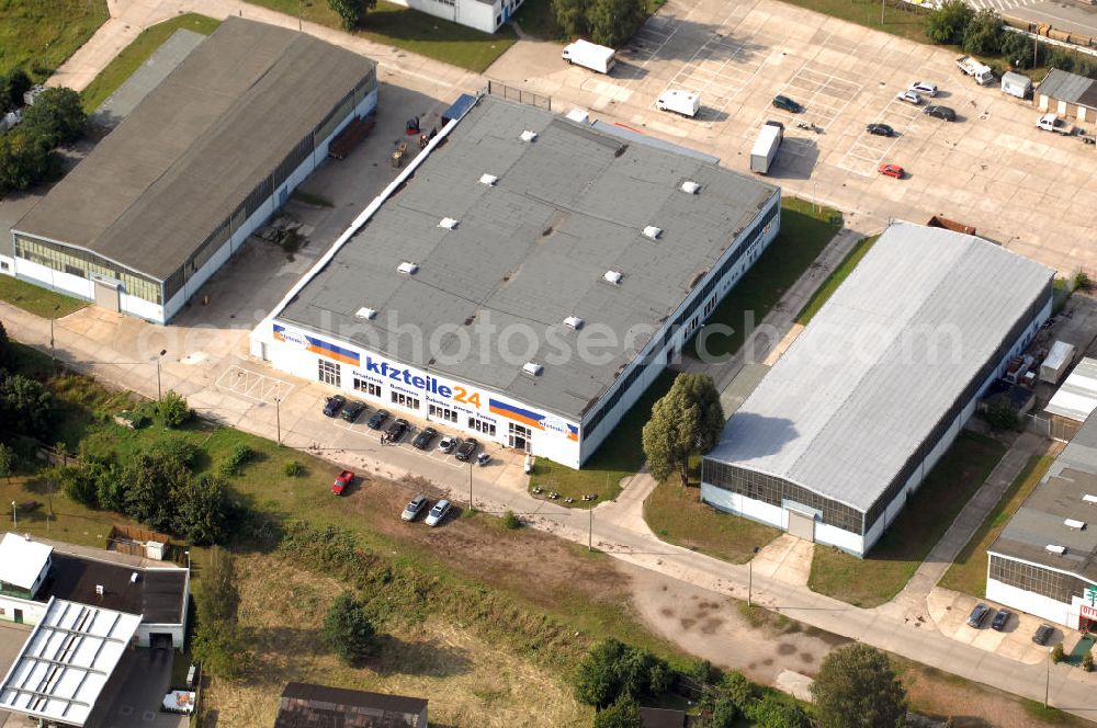 Aerial image Berlin - Blick auf die Verkaufsfiliale der kfzteile24 GmbH in Berlin-Mahlsdorf. Ansässig im Bezirk Marzahn-Hellersdorf in der Landsberger Straße / B1 verkauft die Firma hauptsächlich Kfz-Ersatzteile und Zubehör für PKW und Transporter. Kontakt: