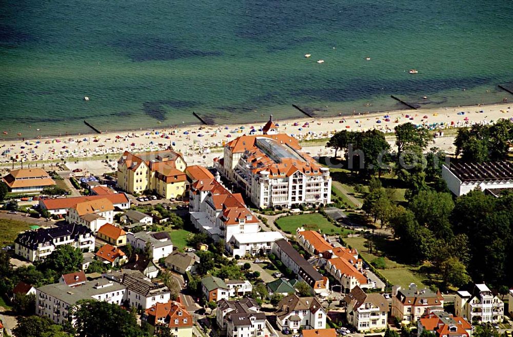 Kühlungsborn / Mecklenburg Vorpommern from the bird's eye view: Kühlungsborn in Mecklenburg Vorpommern Hotelneubaukomplex Appartemnethaus Meeresblick Ostseeallee 45 18225 Ostseebad Kühlingsborn KONTAKT: Karin & Peter Kreye Kirchhofstr. 5A 212 55 Tostedt wochentags von 9:00 bis 16:00 Uhr Telefon: 040 358 99 14 Fax: 040 358 99 17 Mail: Pkreye@t-online.de ab 19:00 Uhr und am Wochenende Telefon: 04182 6822 Fax: 04182 291410 Mail: Pkreye@t-online.de