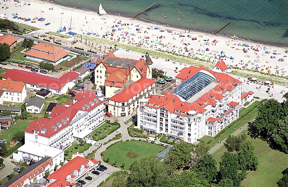 Kühlungsborn / Mecklenburg Vorpommern from the bird's eye view: Kühlungsborn in Mecklenburg Vorpommern Hotelneubaukomplex Appartemnethaus Meeresblick Ostseeallee 45 18225 Ostseebad Kühlingsborn KONTAKT: Karin & Peter Kreye Kirchhofstr. 5A 212 55 Tostedt wochentags von 9:00 bis 16:00 Uhr Telefon: 040 358 99 14 Fax: 040 358 99 17 Mail: Pkreye@t-online.de ab 19:00 Uhr und am Wochenende Telefon: 04182 6822 Fax: 04182 291410 Mail: Pkreye@t-online.de