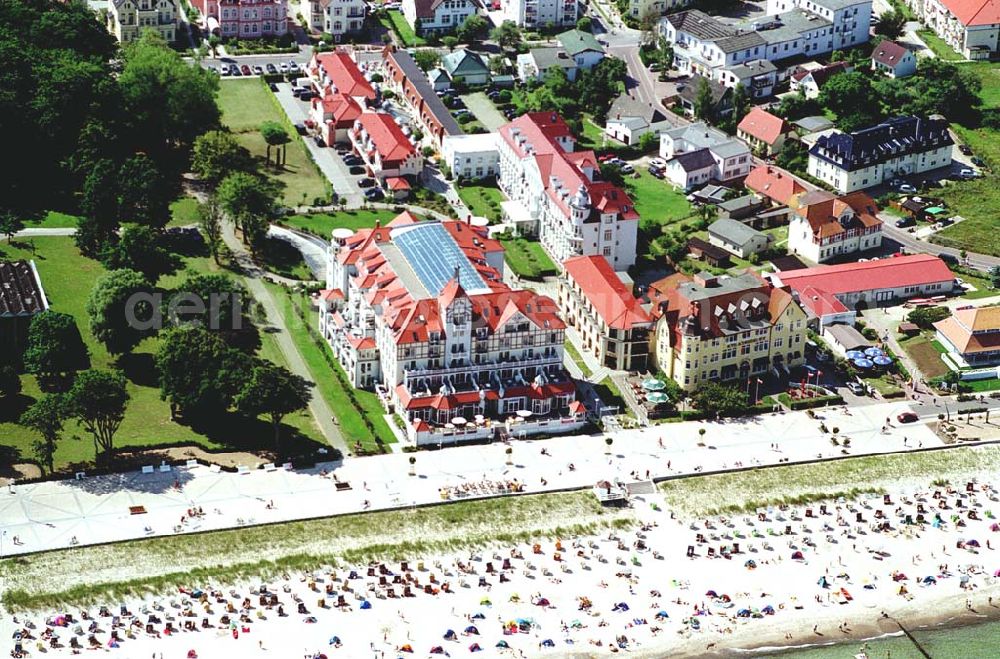 Kühlungsborn / Mecklenburg Vorpommern from the bird's eye view: Kühlungsborn in Mecklenburg Vorpommern Hotelneubaukomplex Appartemnethaus Meeresblick Ostseeallee 45 18225 Ostseebad Kühlingsborn KONTAKT: Karin & Peter Kreye Kirchhofstr. 5A 212 55 Tostedt wochentags von 9:00 bis 16:00 Uhr Telefon: 040 358 99 14 Fax: 040 358 99 17 Mail: Pkreye@t-online.de ab 19:00 Uhr und am Wochenende Telefon: 04182 6822 Fax: 04182 291410 Mail: Pkreye@t-online.de