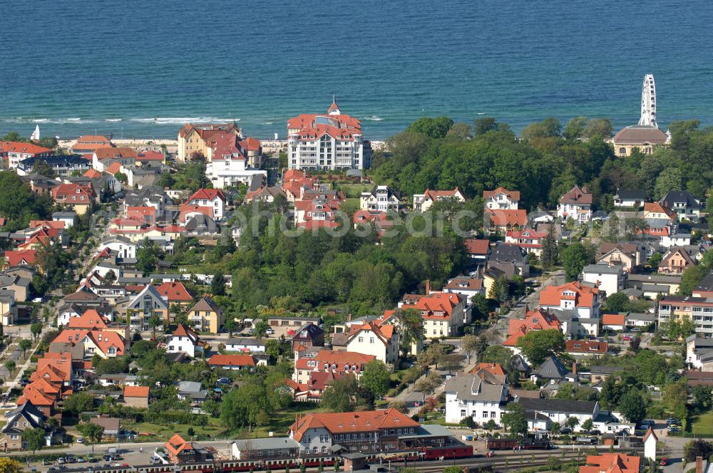 Aerial image Kühlungsborn - Blick auf das Stadtzentrum West von Kühlungsborn im Landkreis Bad Doberan in Mecklenburg-Vorpommern. Hinter Kleingartenanlagen befindet sich der Bahnhof Kühlungsborn West der Mecklenburgischen Bäderbahn Molli, die zwischen Bad Doberan, Heiligendamm und Ostseebad Kühlungsborn verkehrt. Kontakt: Mecklenburgische Bäderbahn Molli GmbH, Tel.: +49 (0)38203 - 4150,