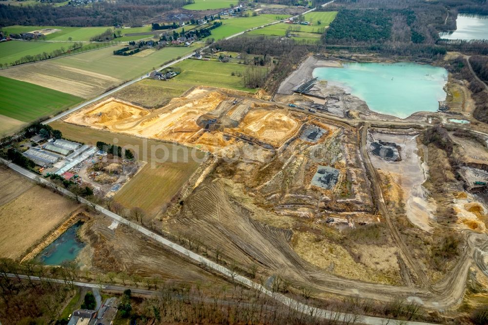 Aerial image Bottrop - Site and tailings area of the gravel and sand mine of Lore Spickermann GmbH & Co. KG in Kirchhellen in the state of North Rhine-Westphalia