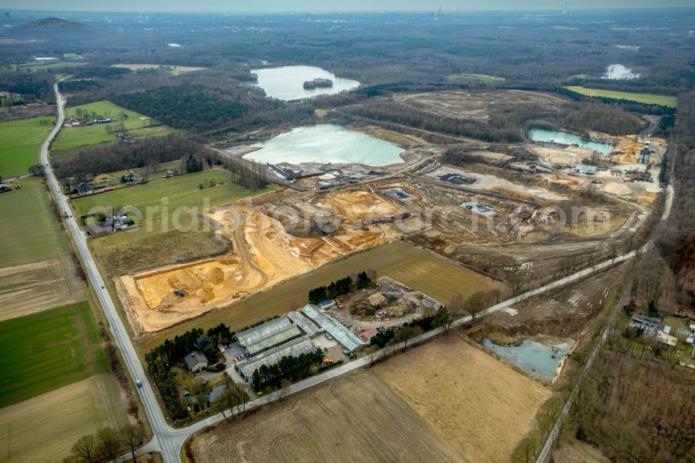 Aerial photograph Bottrop - Site and tailings area of the gravel and sand mine of Lore Spickermann GmbH & Co. KG in Kirchhellen in the state of North Rhine-Westphalia