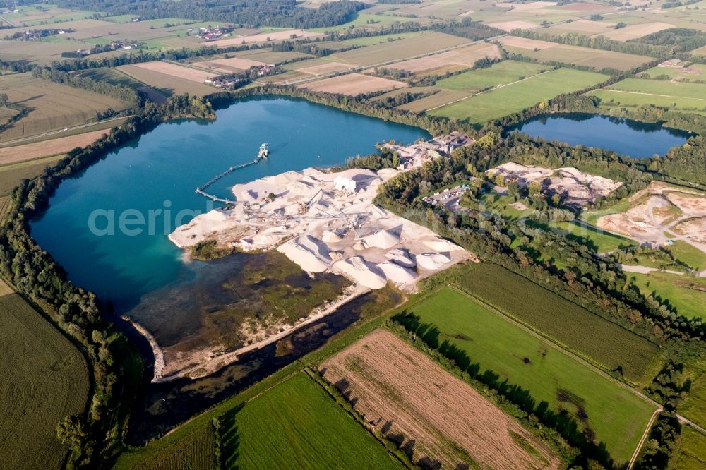 Aerial photograph Renchen - Site and tailings area of the gravel mining on Baggersee Plaulbach of VOGEL-BAU GmbH - Asphaltmischanlage Maiwald in Renchen in the state , Germany