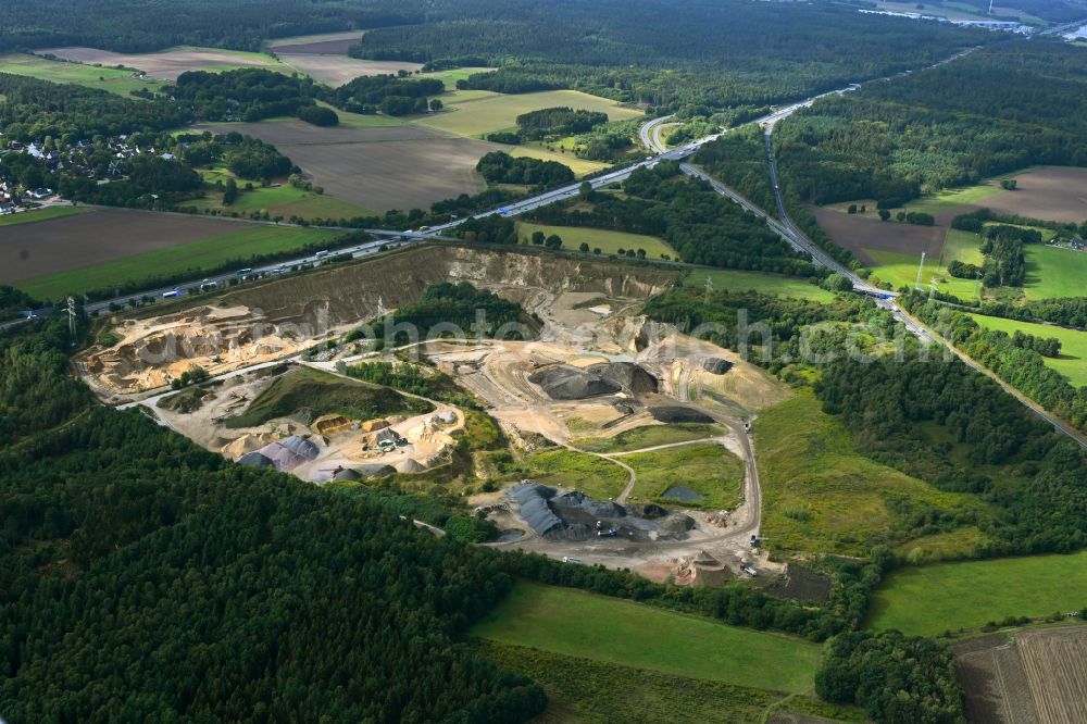 Aerial photograph Dibbersen - Site and tailings area of the gravel mining on motorway BAB A1 in Dibbersen in the state Lower Saxony, Germany