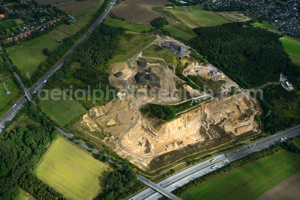 Aerial photograph Dibbersen - Site and tailings area of the gravel mining on motorway BAB A1 in Dibbersen in the state Lower Saxony, Germany