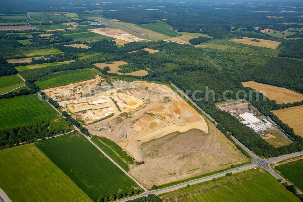 Aerial image Bottrop - Site and tailings area of the gravel mining Dinslakener Strasse destrict Kirchhellen in Bottrop in the state North Rhine-Westphalia