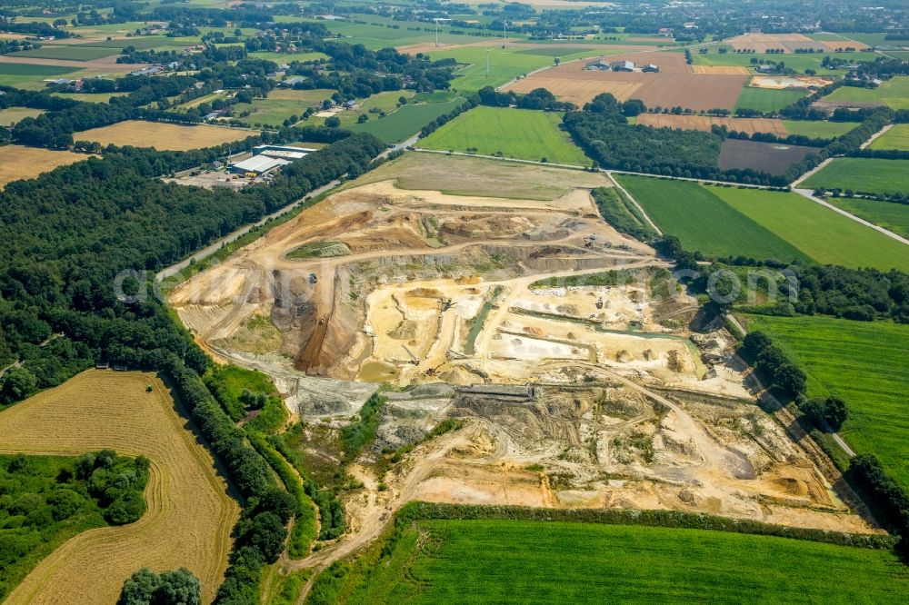 Bottrop from the bird's eye view: Site and tailings area of the gravel mining Dinslakener Strasse destrict Kirchhellen in Bottrop in the state North Rhine-Westphalia