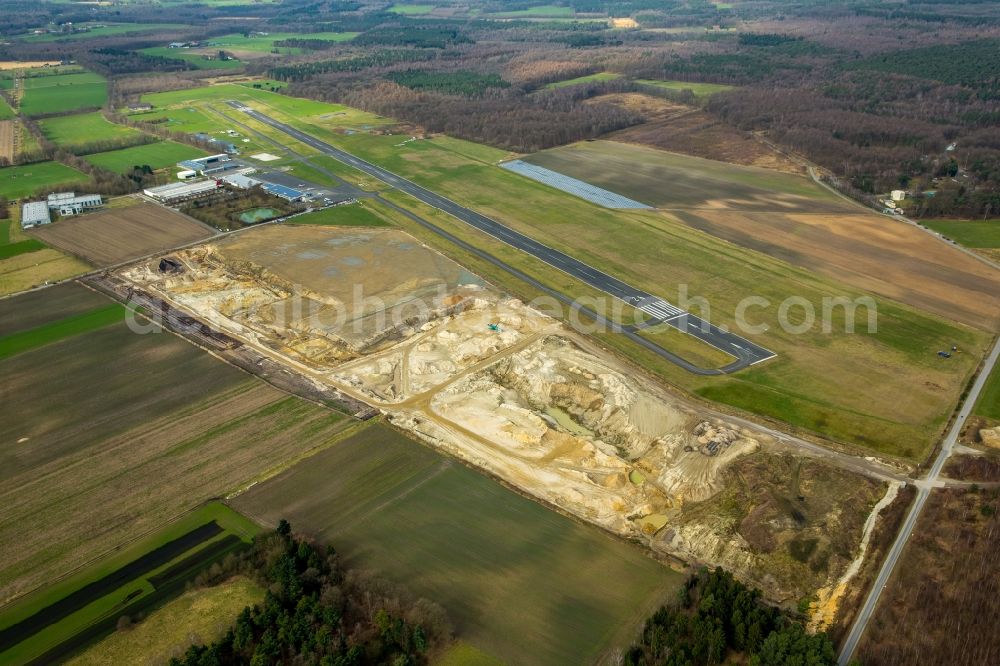 Aerial photograph Bottrop - Site and tailings area of the gravel mining airfield Schwarze Heide on destrict Kirchhellen in Bottrop in the state North Rhine-Westphalia