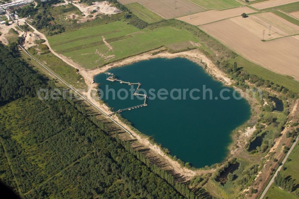 Durmersheim from the bird's eye view: Site and tailings area of the gravel mining Kiesgrube on Hardtwald in Durmersheim in the state Baden-Wuerttemberg