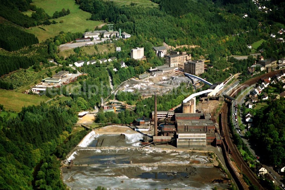 Aerial image Lennestadt - Site and tailings area of the gravel mining in Lennestadt in the state North Rhine-Westphalia