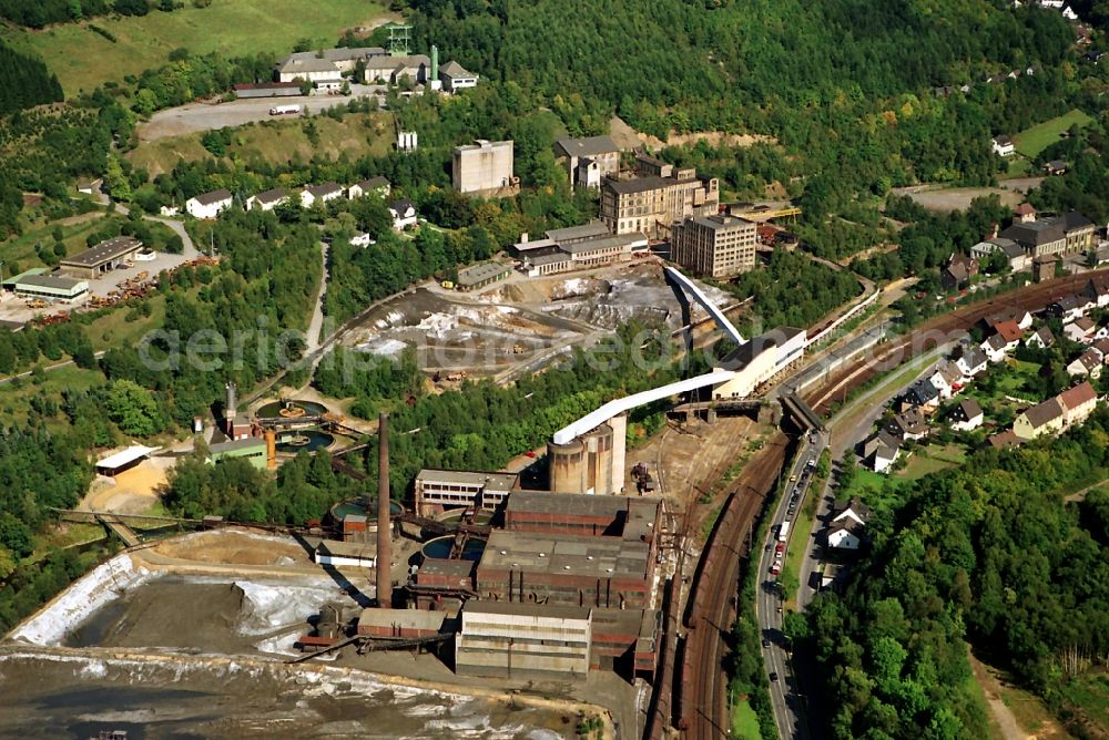 Aerial photograph Lennestadt - Site and tailings area of the gravel mining in Lennestadt in the state North Rhine-Westphalia