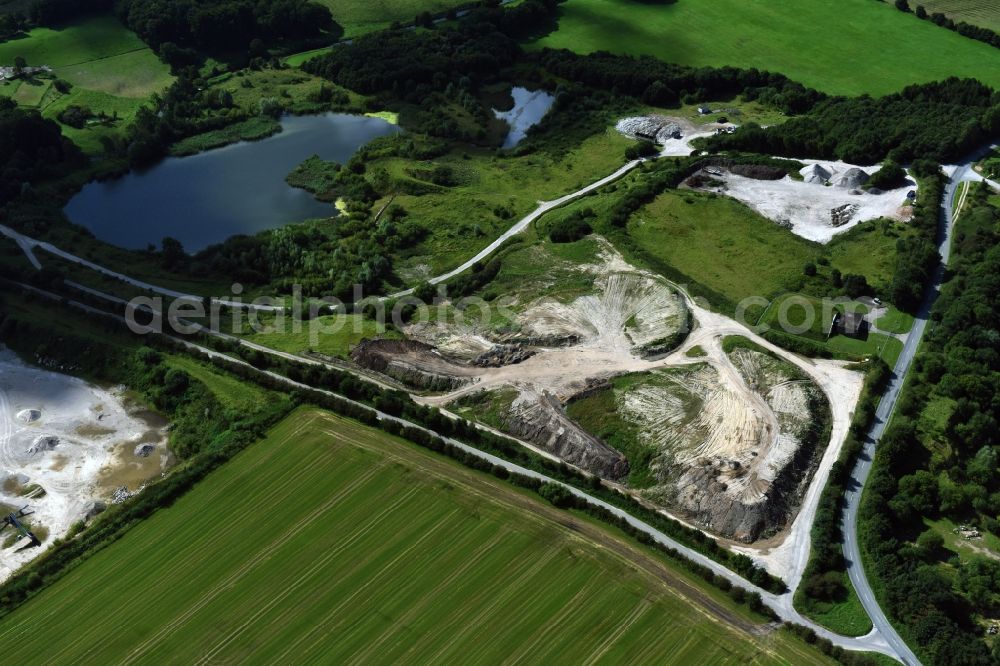 Oeversee from the bird's eye view: Site and tailings area of the gravel mining of the Gonde Clausen Kies- und Betonwerk Oeversee GmbH in Oeversee in the state Schleswig-Holstein