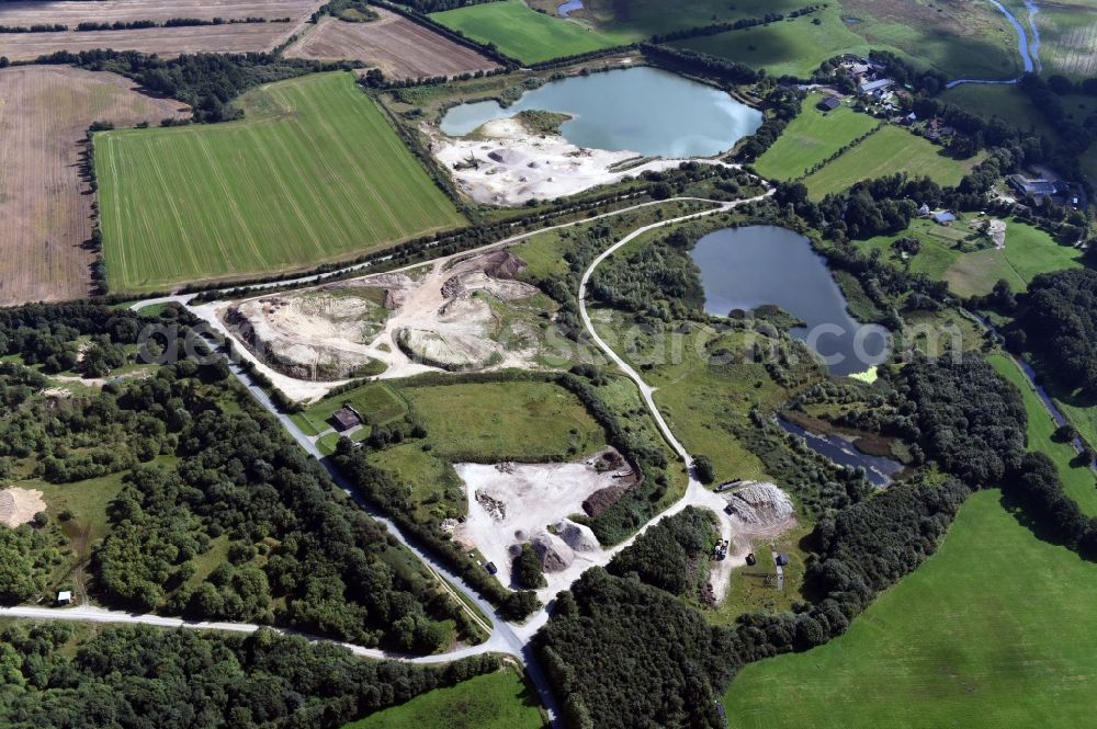 Aerial photograph Oeversee - Site and tailings area of the gravel mining of the Gonde Clausen Kies- und Betonwerk Oeversee GmbH in Oeversee in the state Schleswig-Holstein