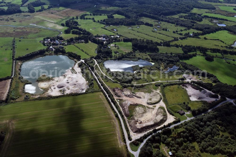 Oeversee from the bird's eye view: Site and tailings area of the gravel mining of the Gonde Clausen Kies- und Betonwerk Oeversee GmbH in Oeversee in the state Schleswig-Holstein