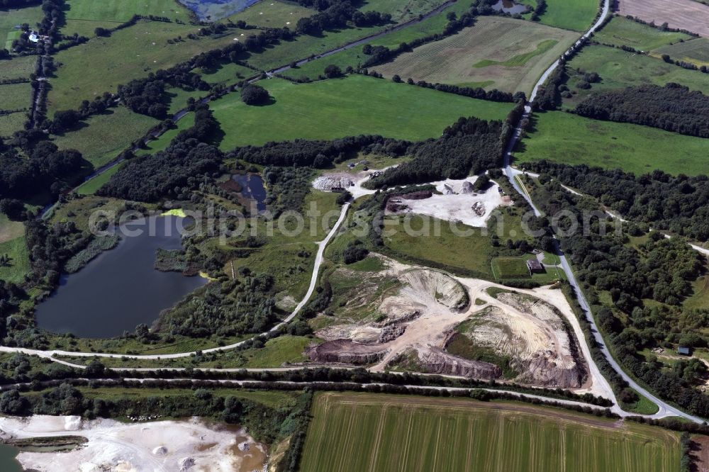 Oeversee from the bird's eye view: Site and tailings area of the gravel mining of the Gonde Clausen Kies- und Betonwerk Oeversee GmbH in Oeversee in the state Schleswig-Holstein