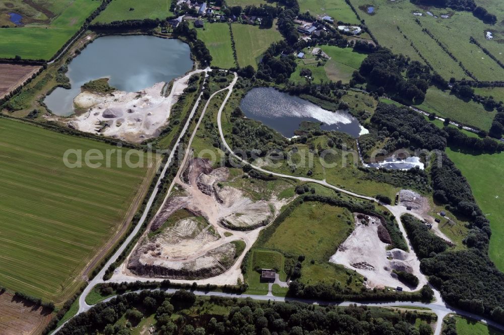 Aerial photograph Oeversee - Site and tailings area of the gravel mining of the Gonde Clausen Kies- und Betonwerk Oeversee GmbH in Oeversee in the state Schleswig-Holstein