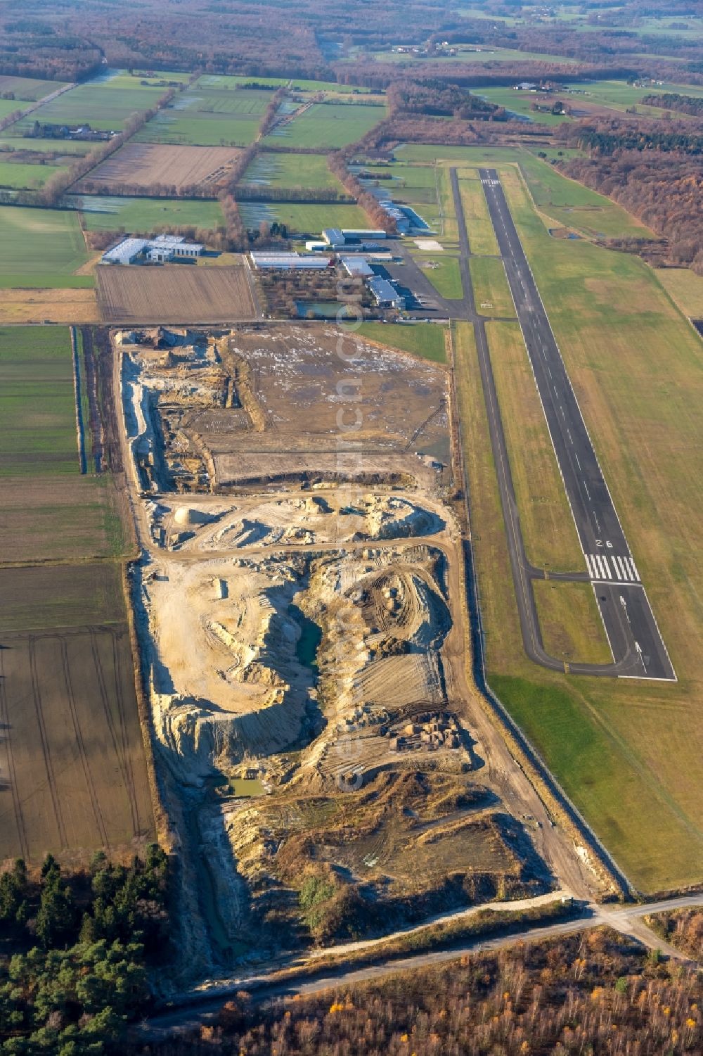 Aerial photograph Bottrop - Site and tailings area of the gravel mining in the district Ruhr Metropolitan Area in Bottrop in the state North Rhine-Westphalia