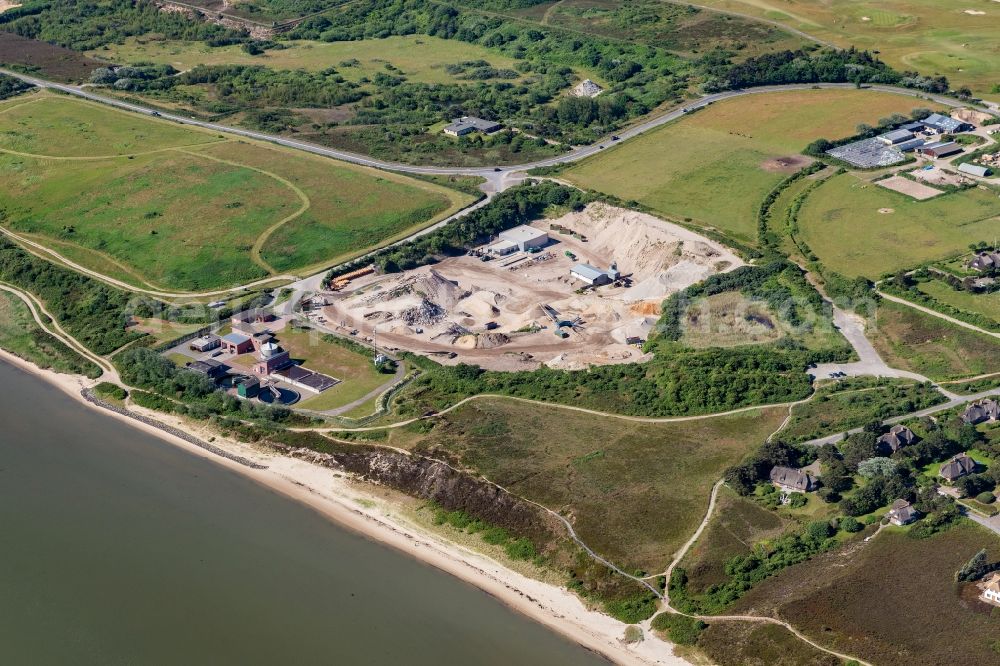 Wenningstedt-Braderup (Sylt) from above - Site and tailings area of the gravel mining Peter Jacobsen Strassen- and Tiefbau GmbH & Co. KG in Wenningstedt-Braderup (Sylt) on the island of Sylt in the state Schleswig-Holstein, Germany