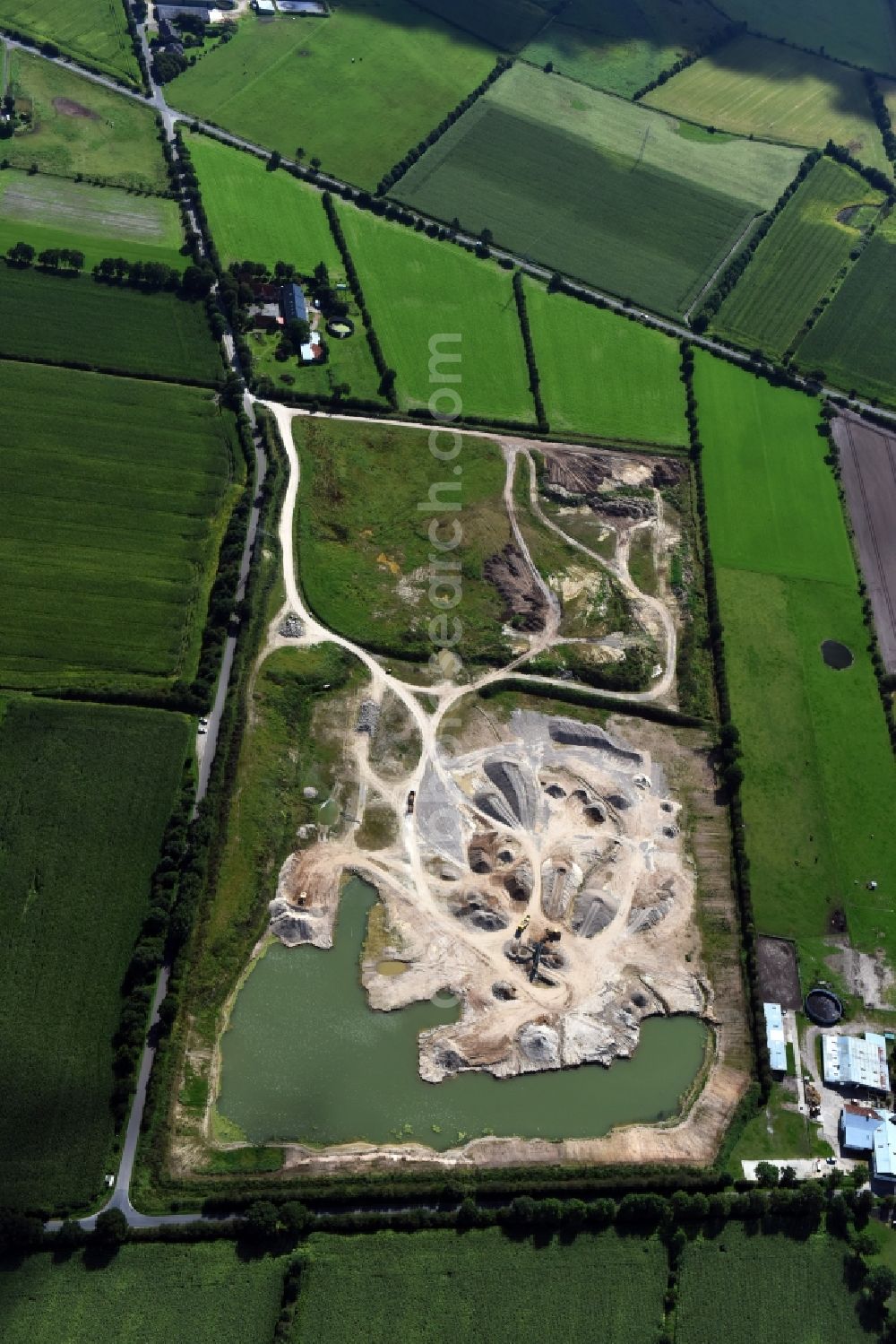 Aerial photograph Oeversee - Site and tailings area of the gravel mining of the Gonde Clausen Kies- und Betonwerk Oeversee GmbH at the Sankelmarker lake in Oeversee in the state Schleswig-Holstein