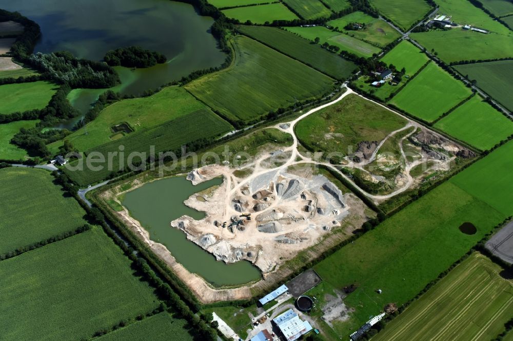 Oeversee from the bird's eye view: Site and tailings area of the gravel mining of the Gonde Clausen Kies- und Betonwerk Oeversee GmbH at the Sankelmarker lake in Oeversee in the state Schleswig-Holstein